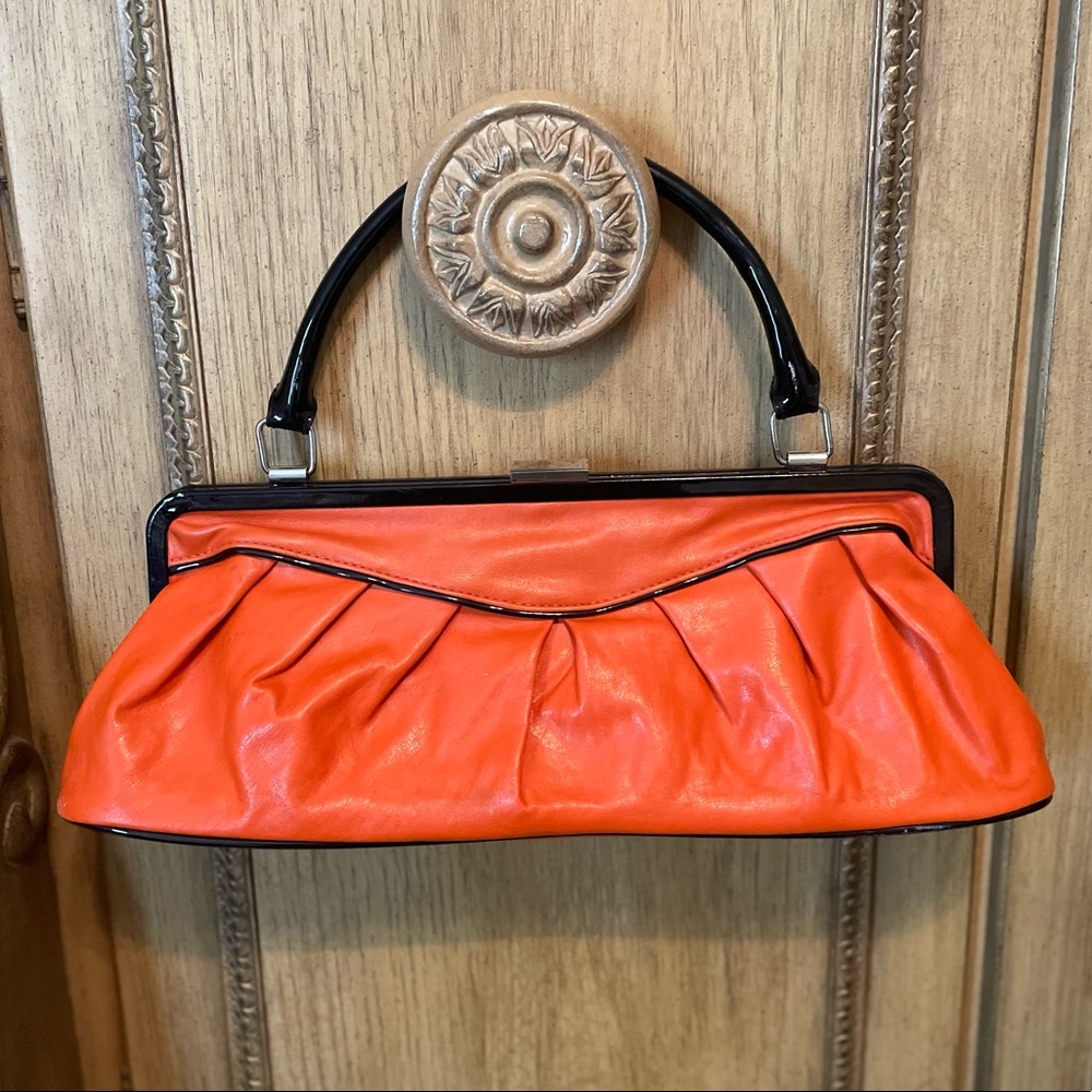 Bonita vintage style clasp purse